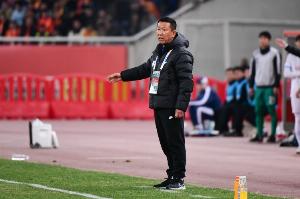 球天下体育官网-足球报谈泰山vs蓉城：韩国教练斗法是看点，泰山三杀蓉城靠防反