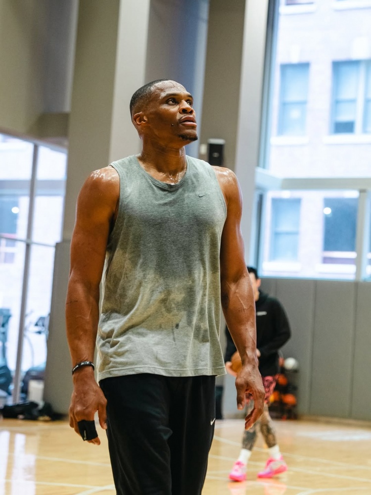 球天下体育官网-威少社媒晒最新训练动态：积极备战下一征程