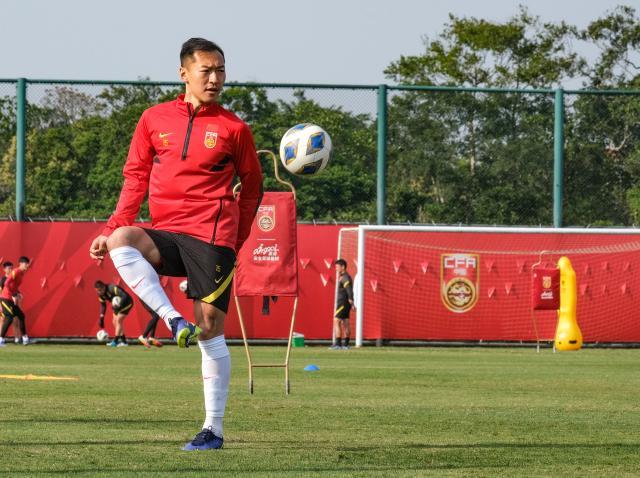 球天下体育官网-国足物色吴曦替代者 12强赛后两战要警惕红黄牌